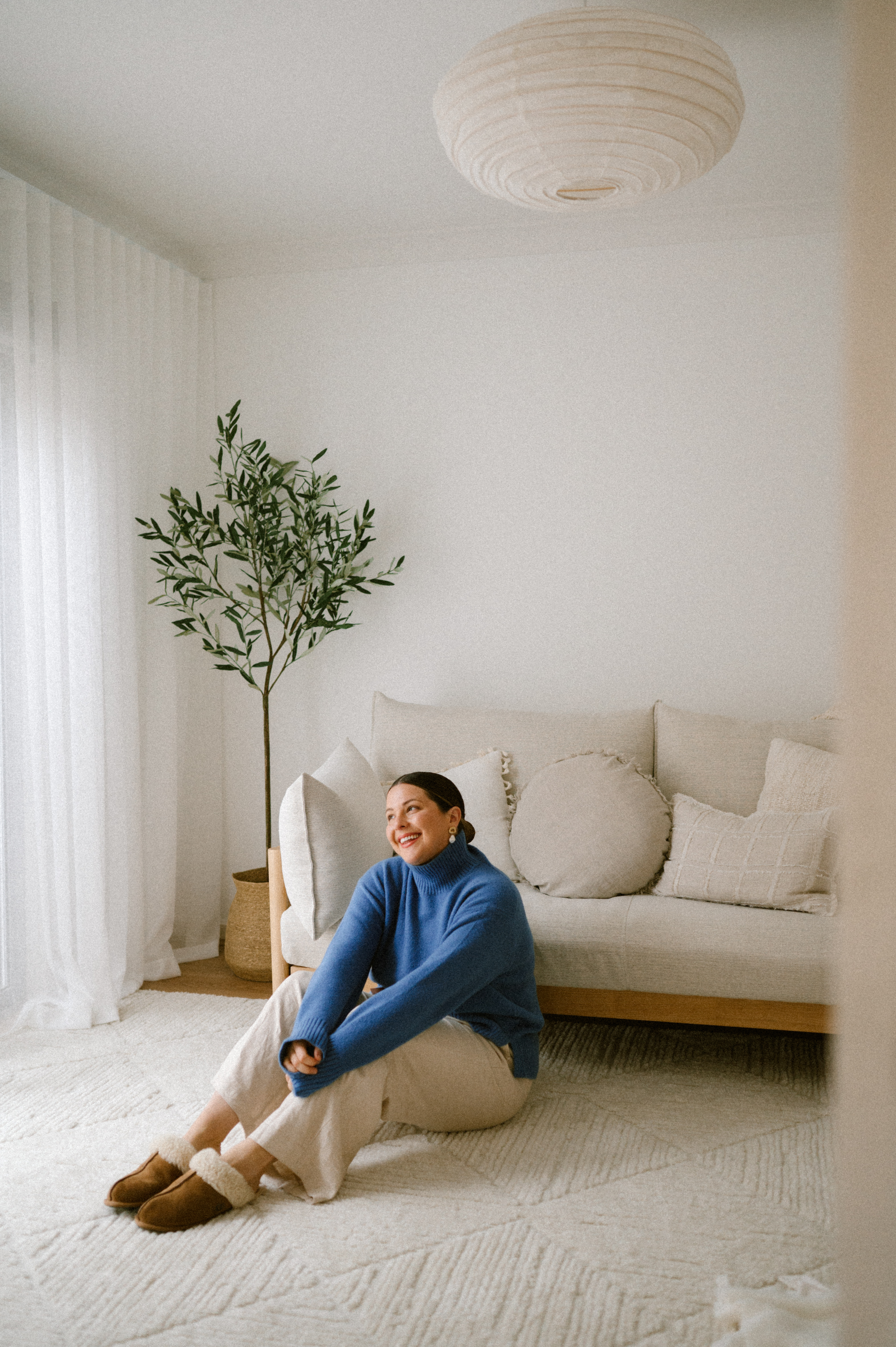 256137E4 256C 441F 9805 F246172CE97B - About Alexis